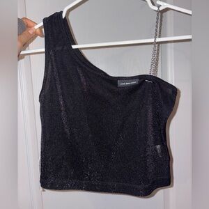 Black One-Shoulder going out Top